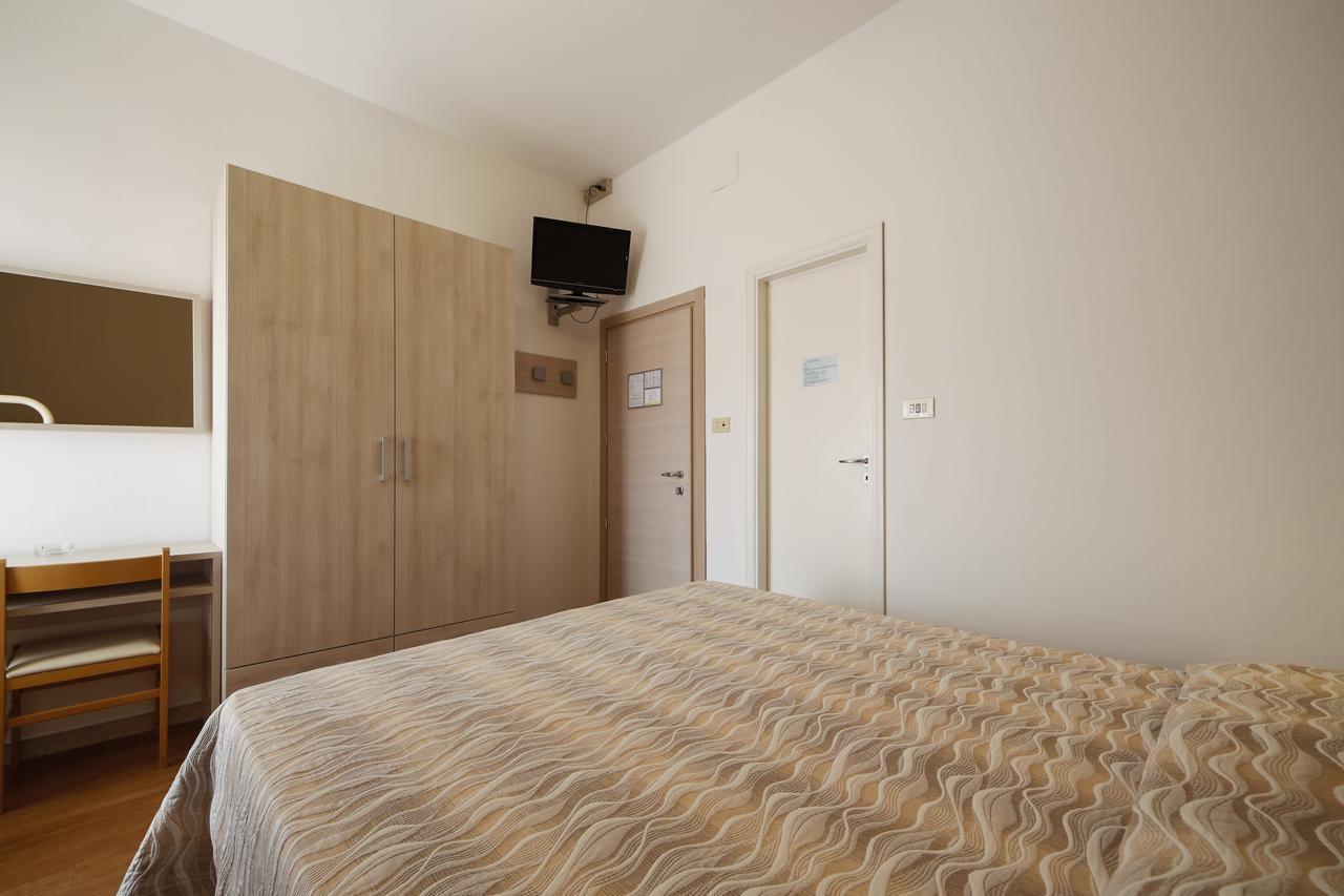 Hotel Susanna Ріміні Номер фото
