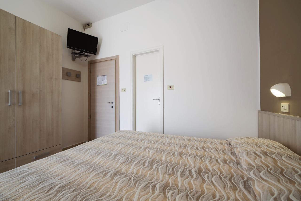 Hotel Susanna Ріміні Номер фото