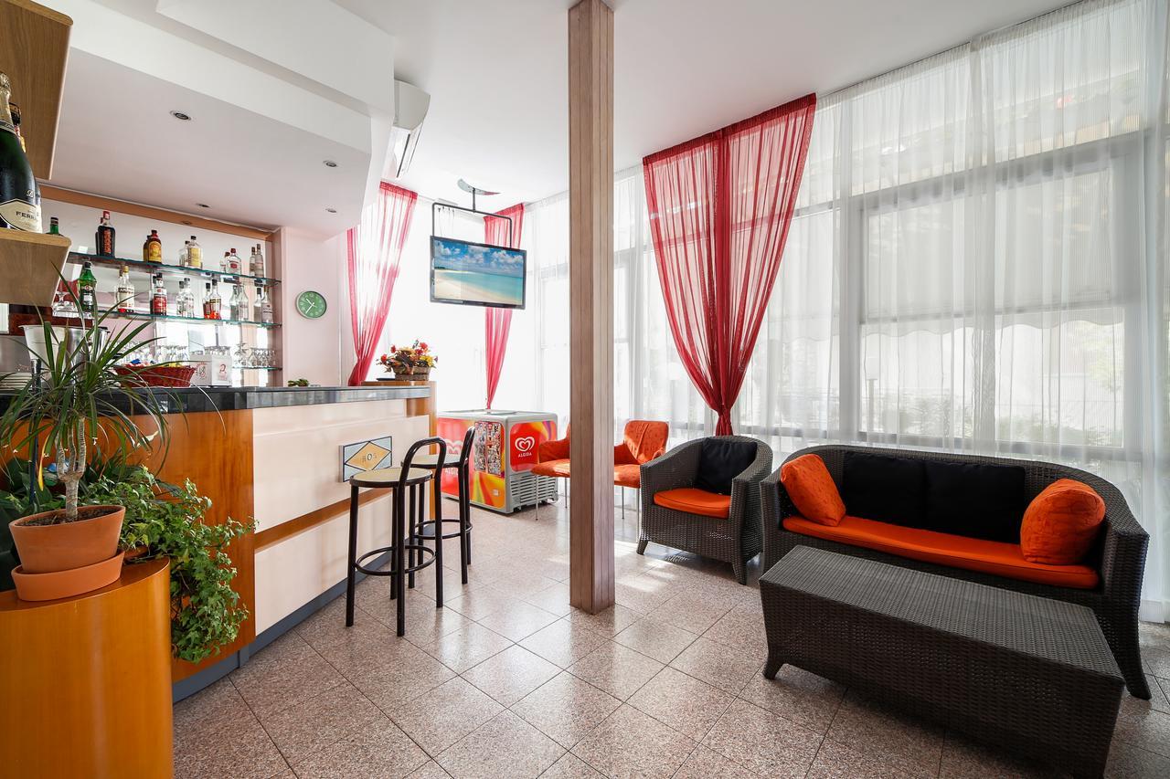 Hotel Susanna Ріміні Екстер'єр фото