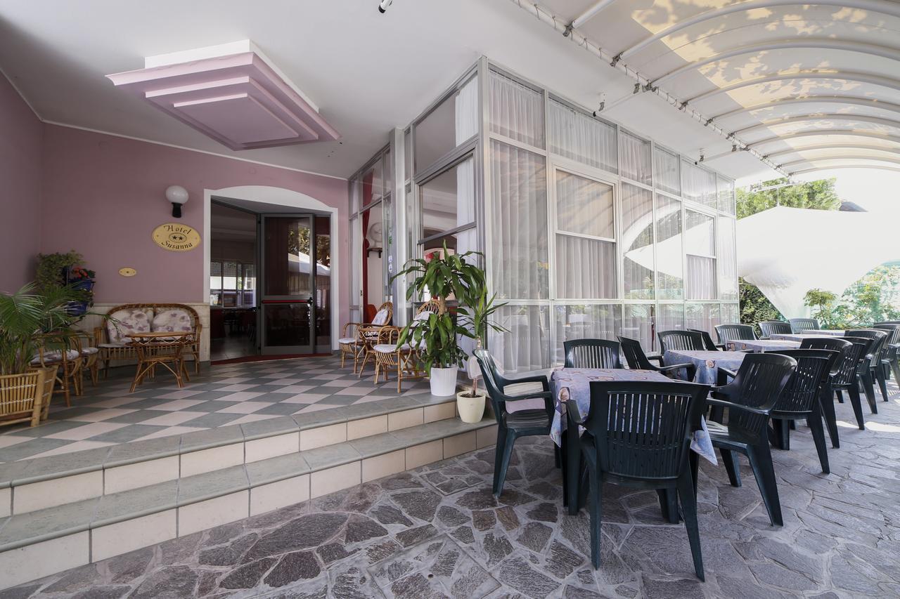 Hotel Susanna Ріміні Екстер'єр фото